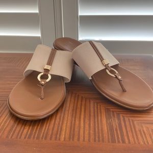 🛍Italian shoemakers tan sandals size 9